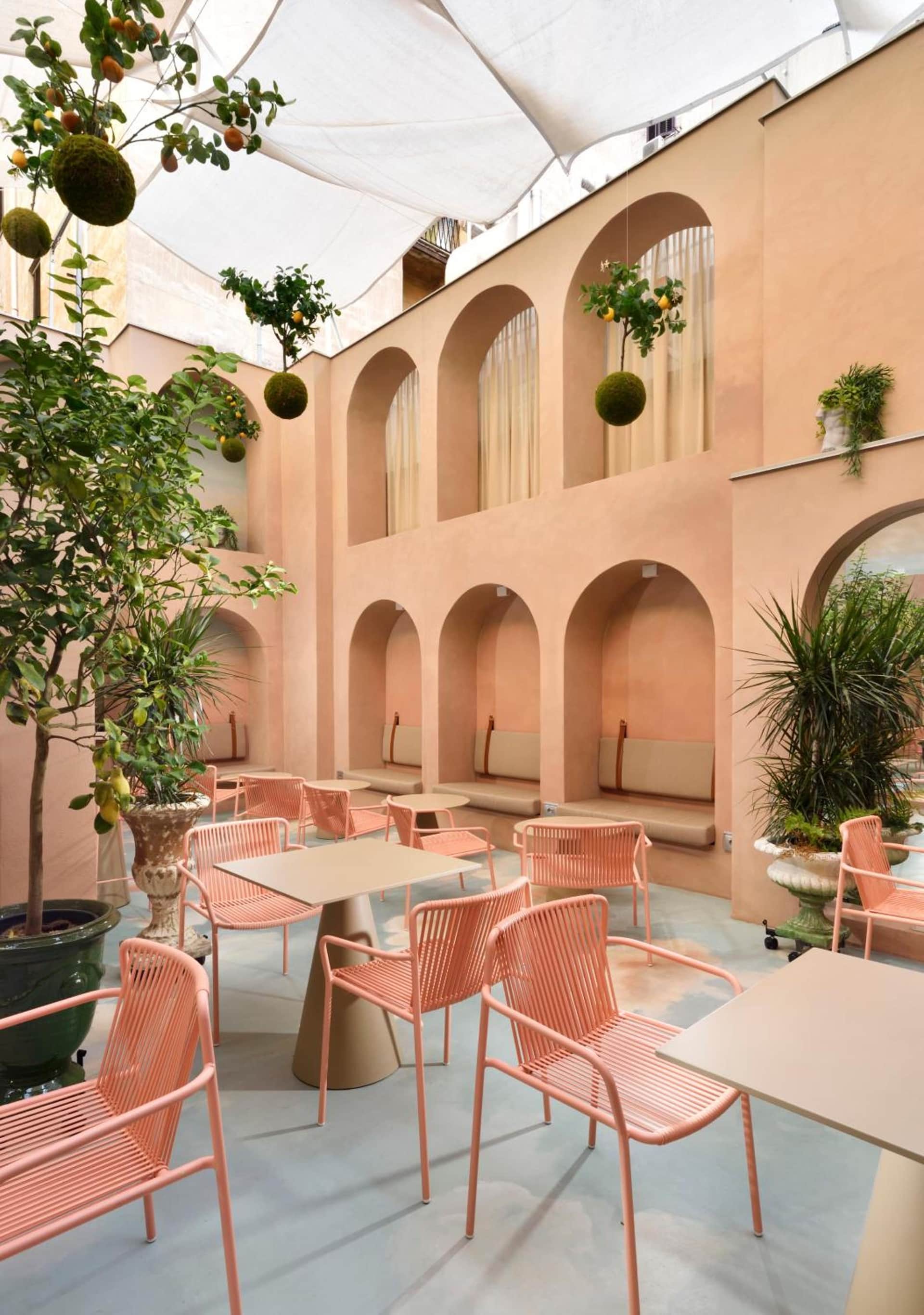 Leon's Place Hotel