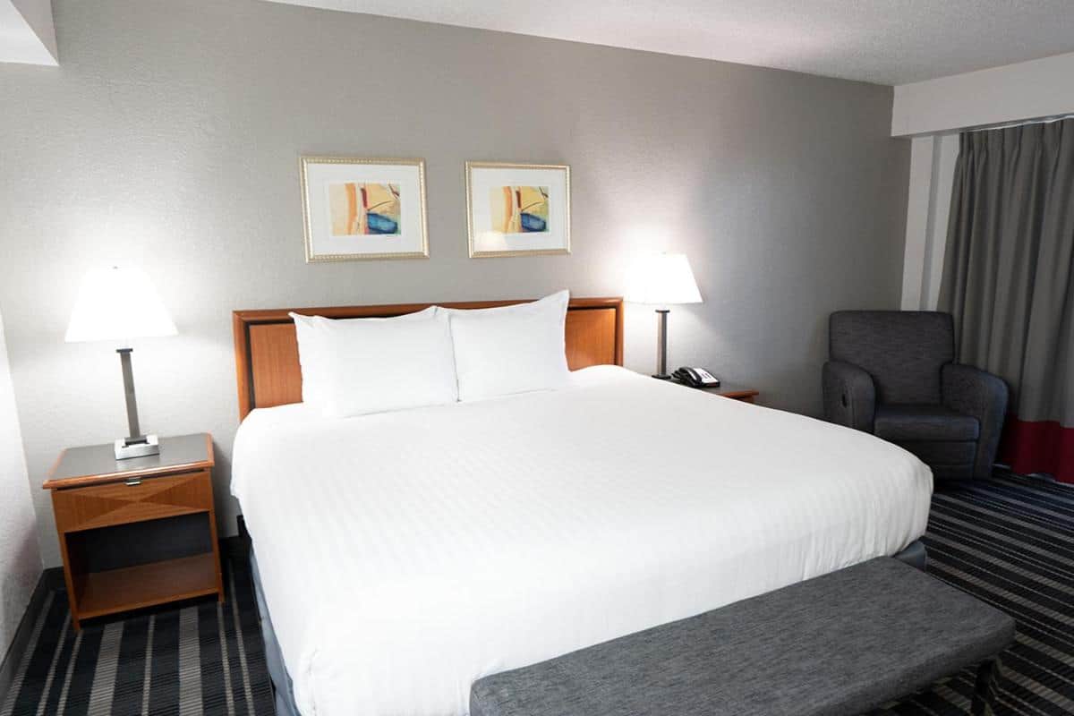 Atrium Hotel & Suites DFW Airport