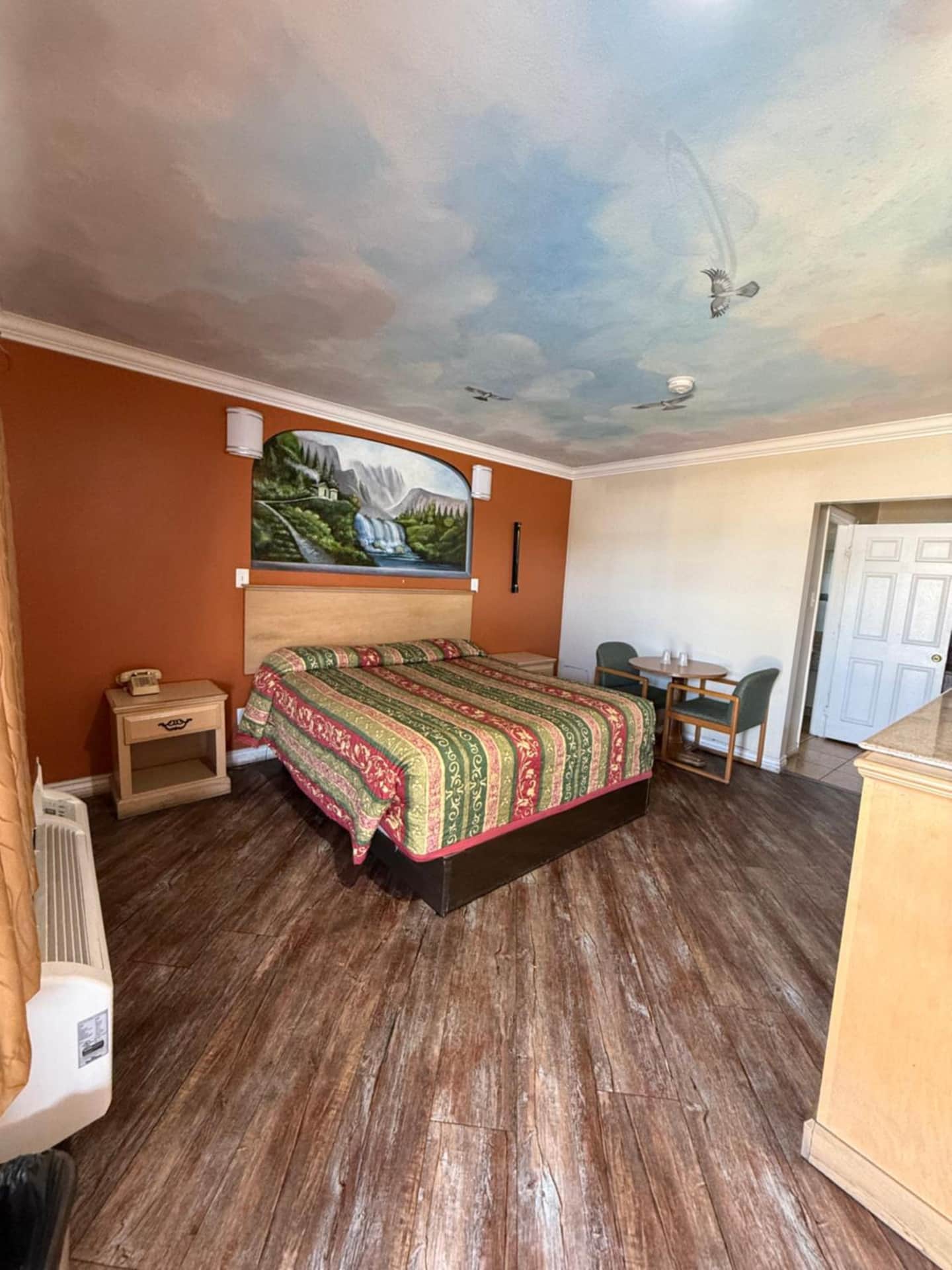 Robinhood Motel