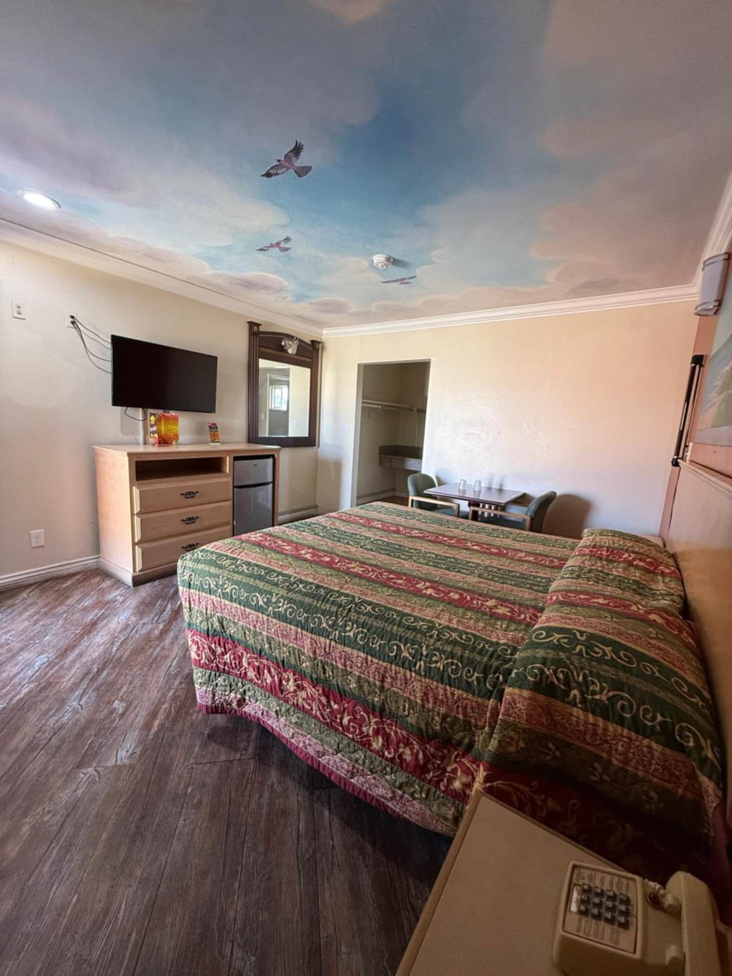 Robinhood Motel