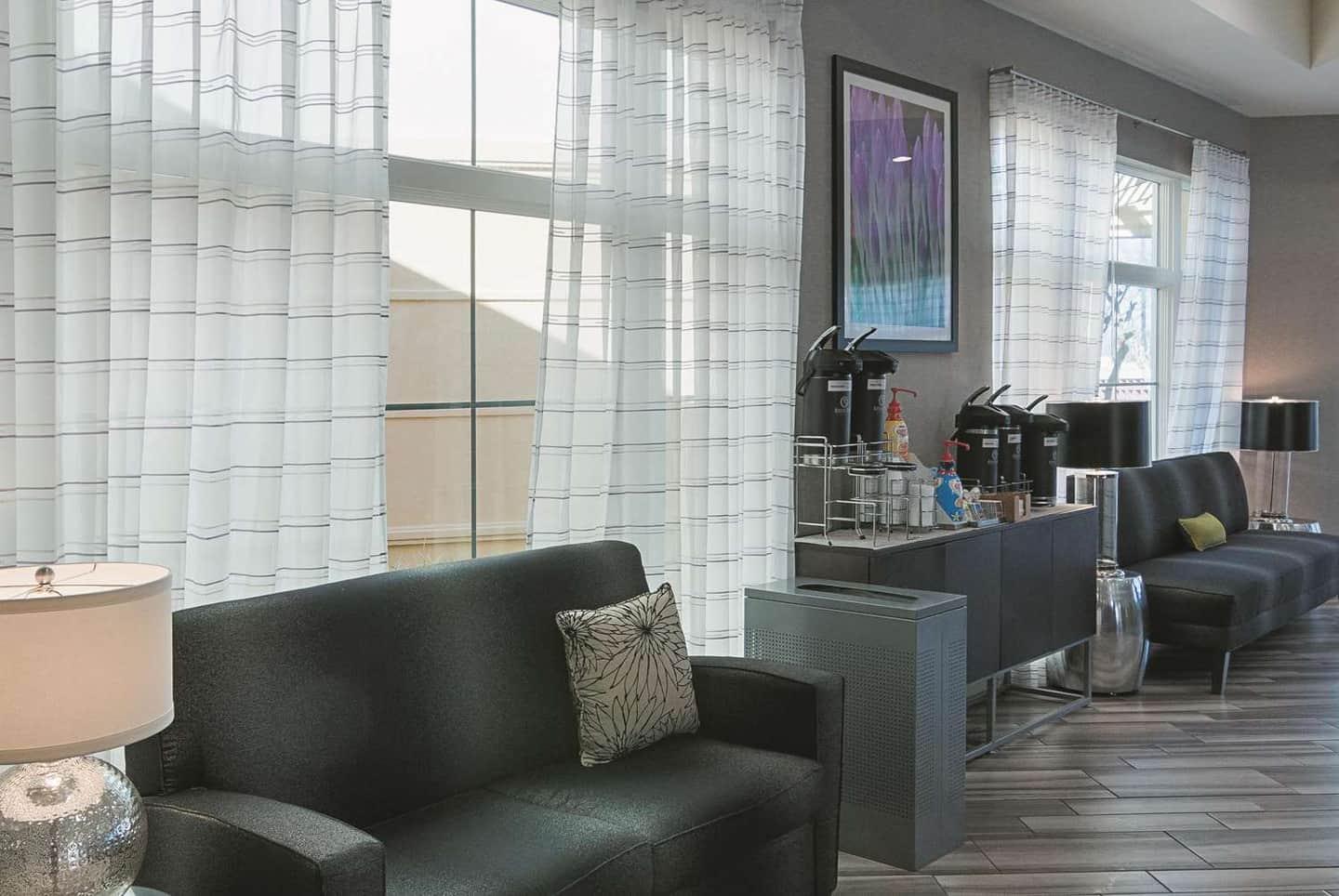 La Quinta Inn & Suites by Wyndham Orlando Airport
