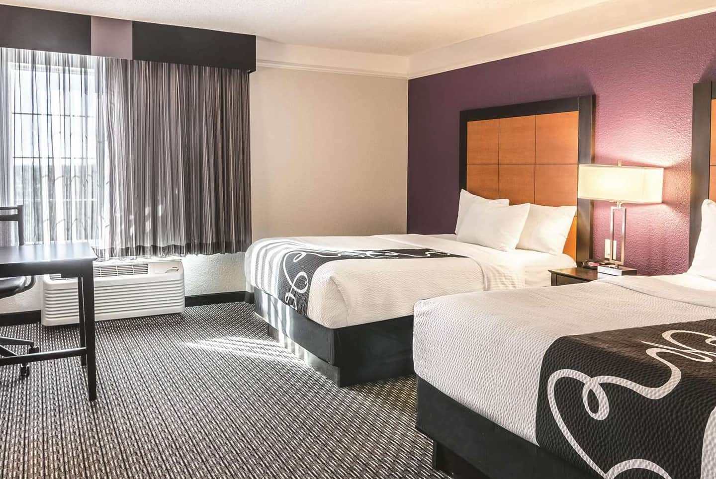 La Quinta Inn & Suites by Wyndham Orlando Airport