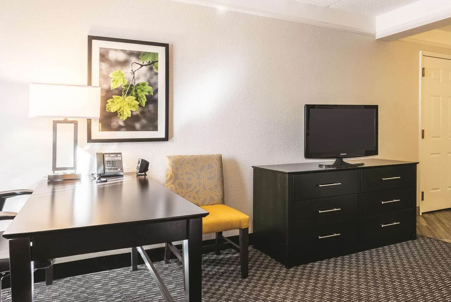 La Quinta Inn & Suites by Wyndham Orlando Airport