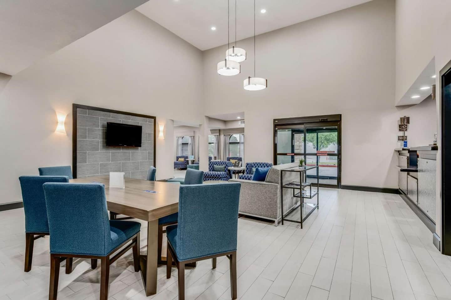 Huntsville Inn & Suites