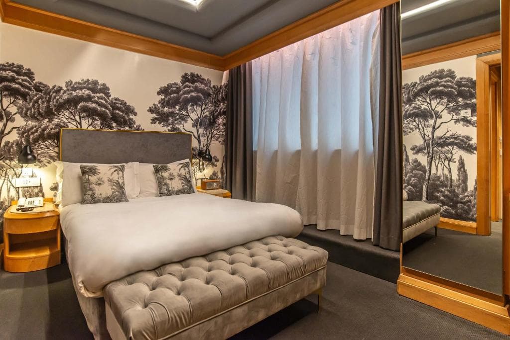 Hotel White