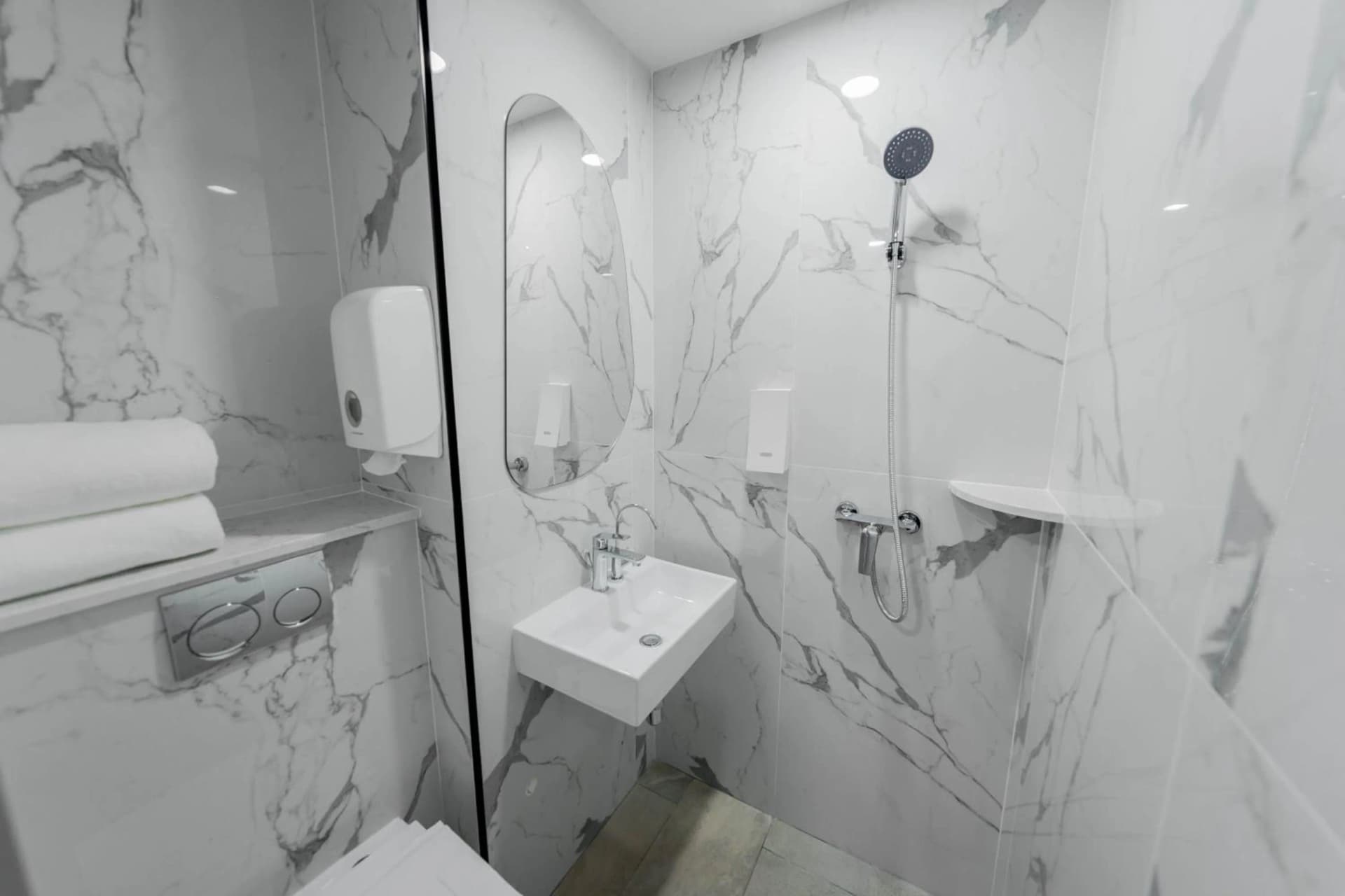 Hotel 81 Palace