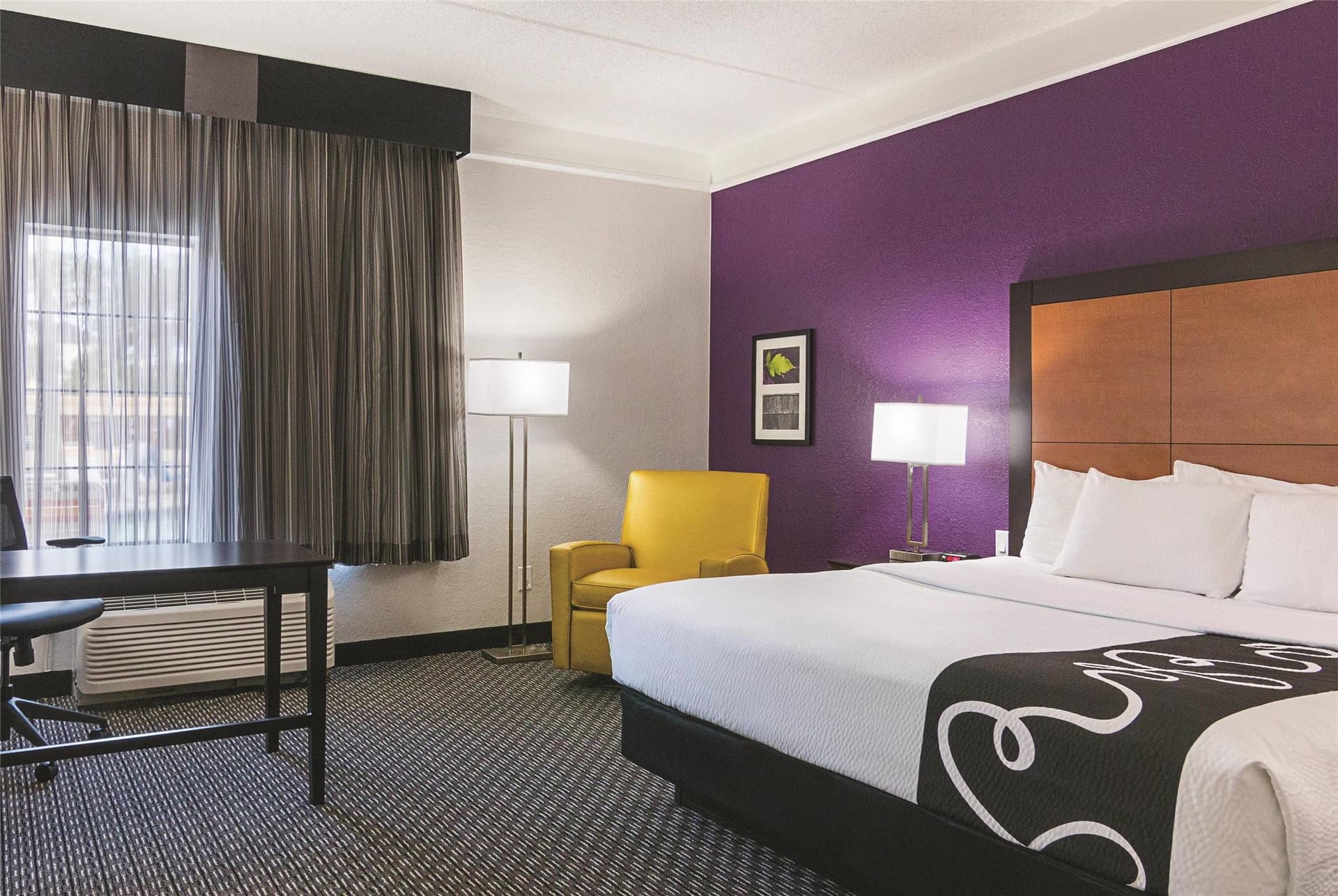La Quinta Inn & Suites by Wyndham Orlando Airport