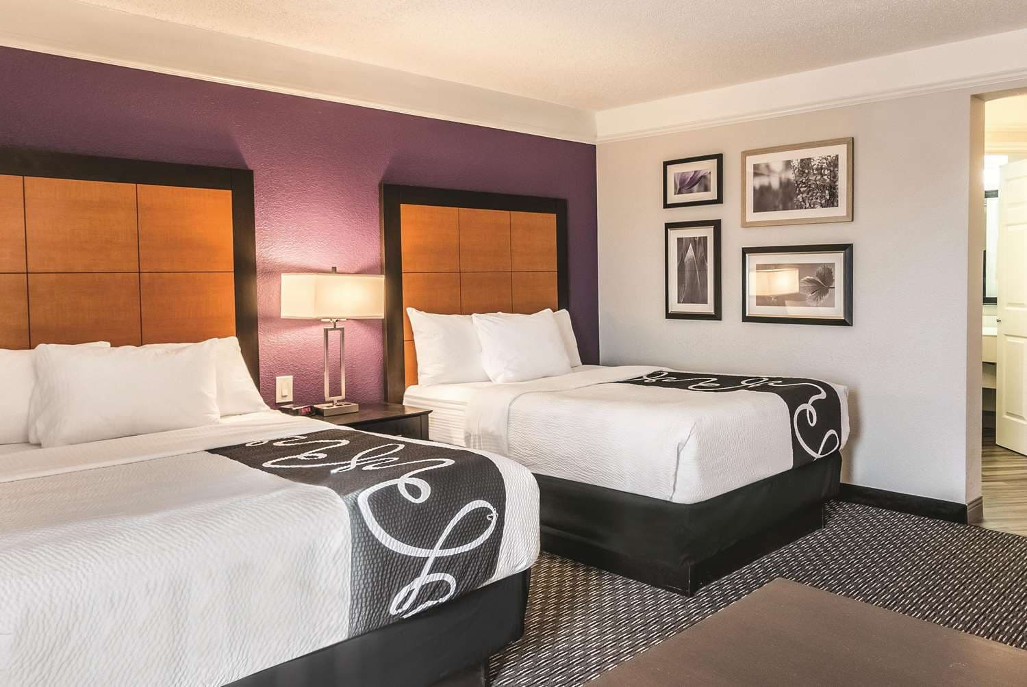 La Quinta Inn & Suites by Wyndham Orlando Airport