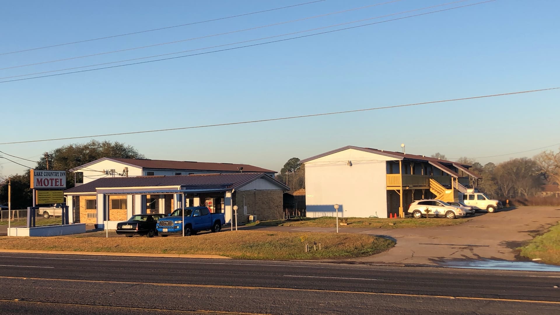LAKE COUNTRY INN