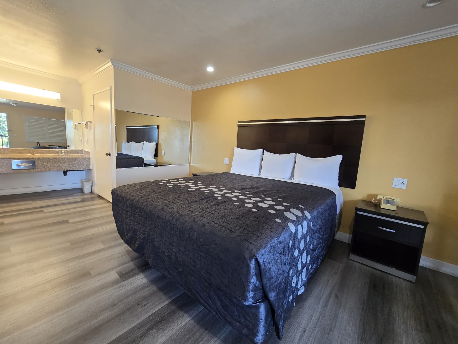 Economy Inn - Ontario