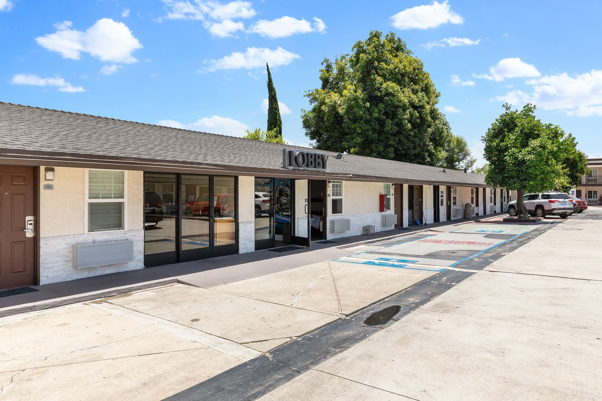 Le Blanc Inn & Suites