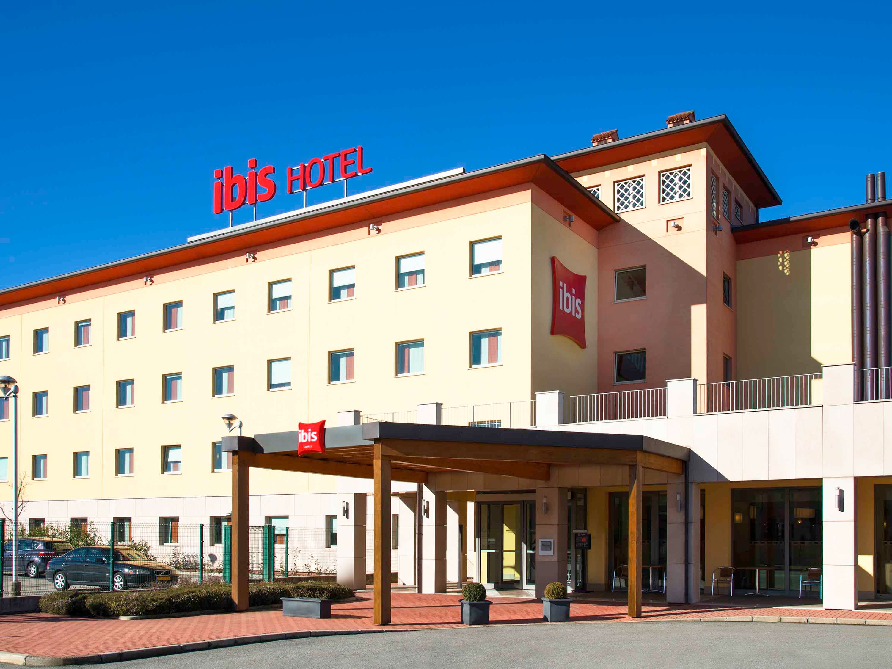 ibis Como