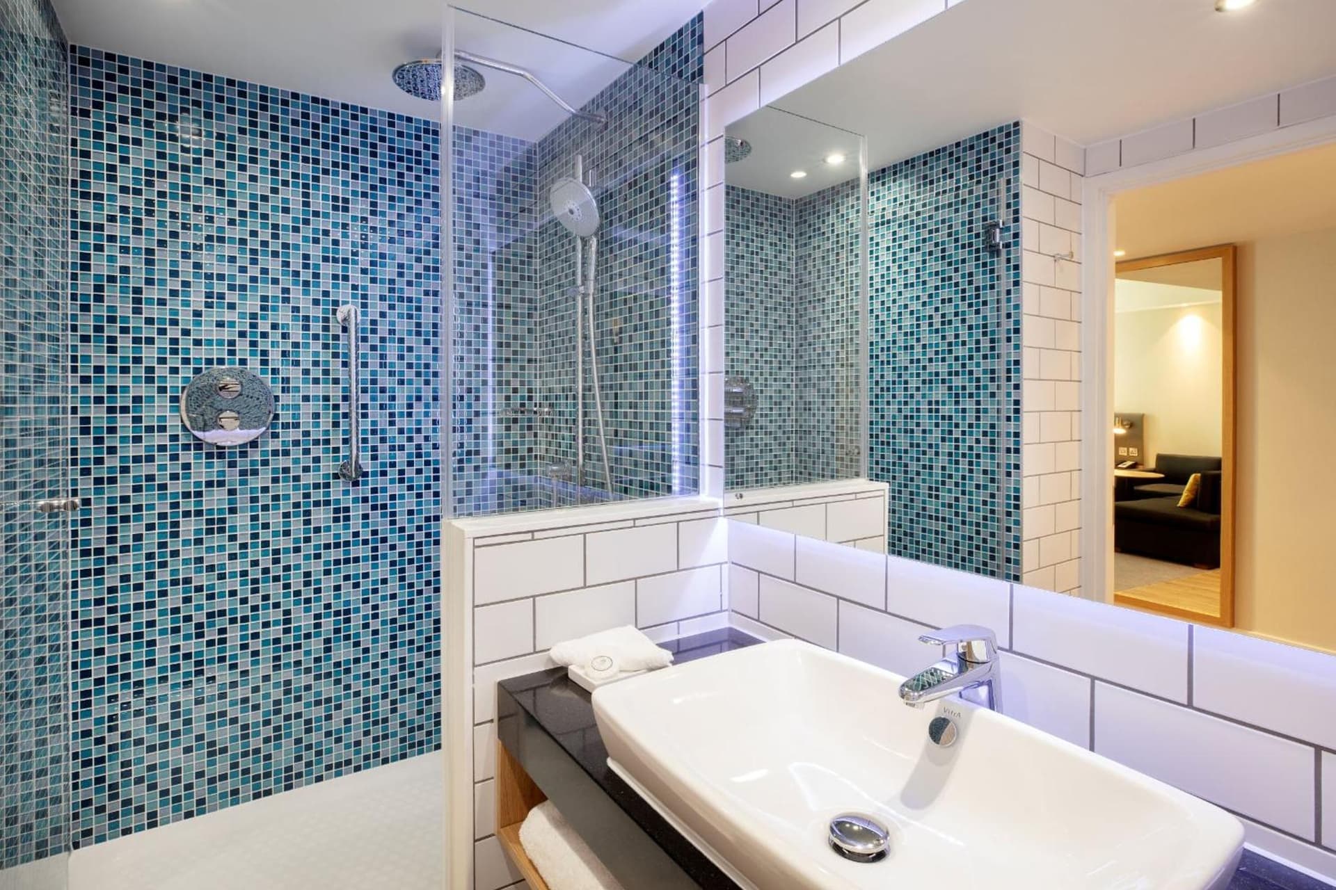 Holiday Inn London Heathrow - Bath Road by IHG
