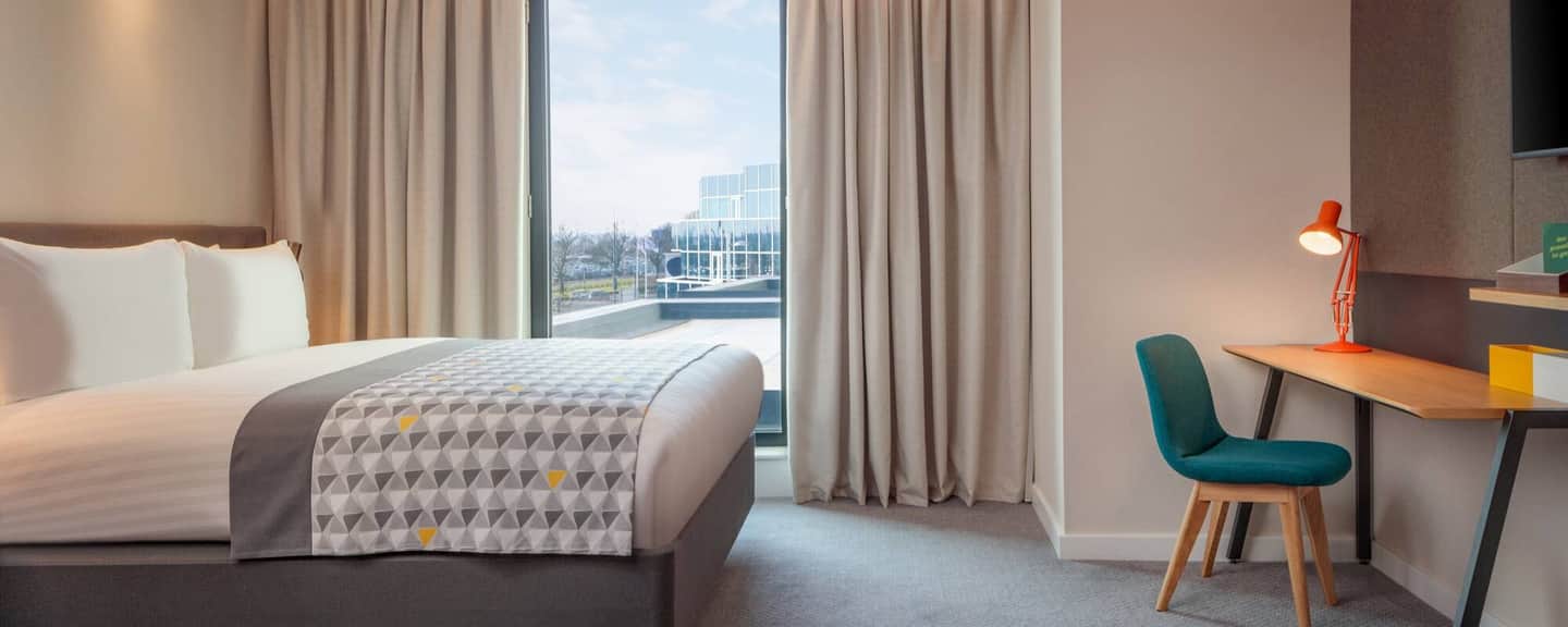 Holiday Inn London Heathrow - Bath Road by IHG