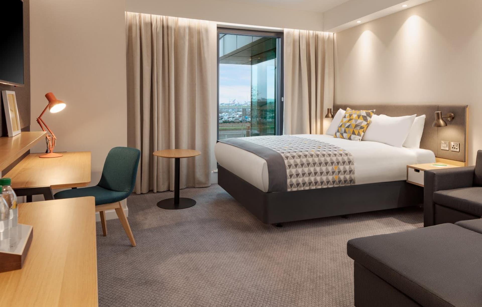 Holiday Inn London Heathrow - Bath Road by IHG