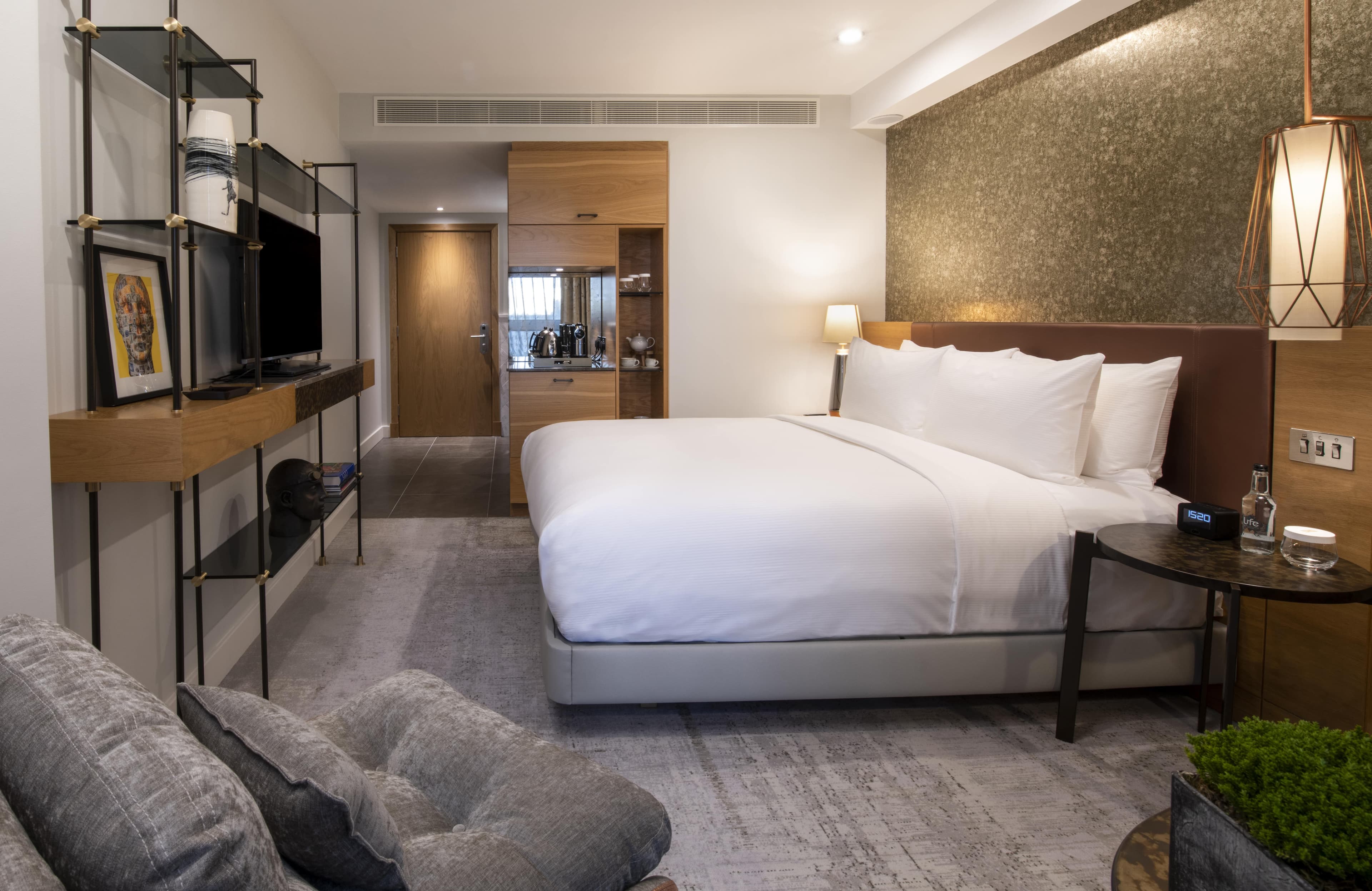 Lincoln Plaza London, Curio Collection by Hilton