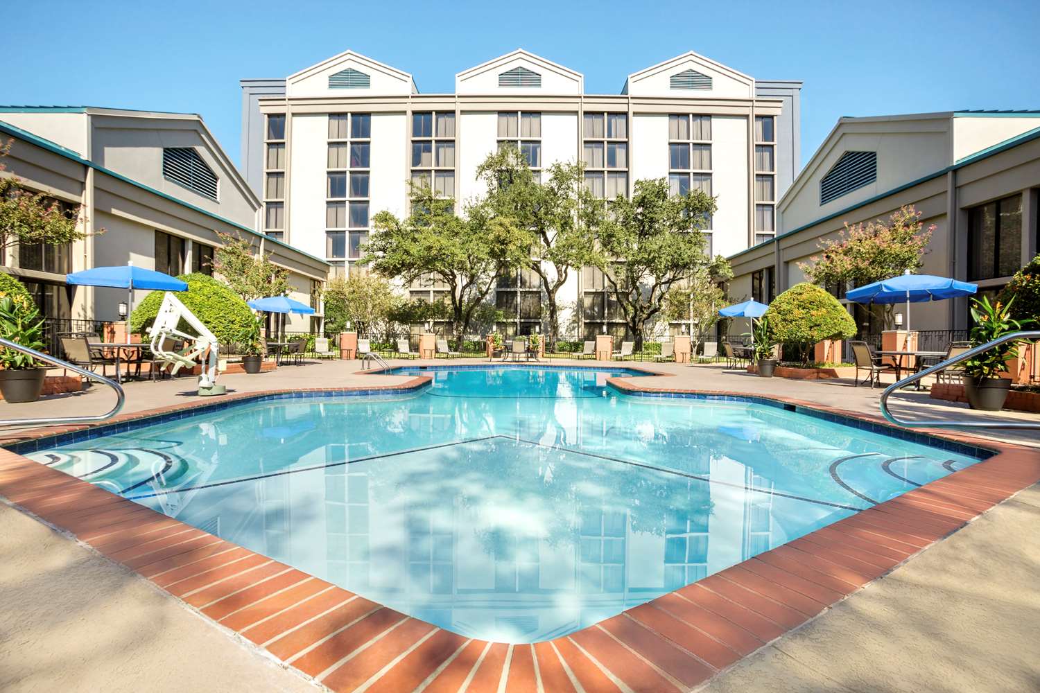DoubleTree by Hilton Hotel Dallas - DFW Airport North