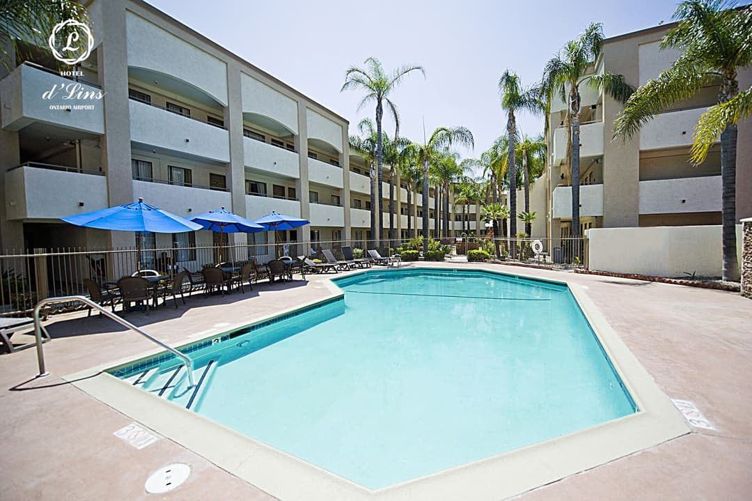 Hotel d’Lins Ontario Airport
