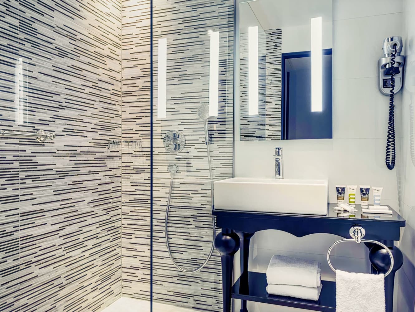 Mercure Paris Arc de Triomphe Wagram Hotel