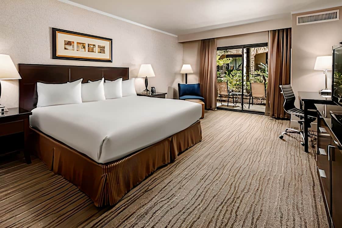 DoubleTree by Hilton Hotel Claremont