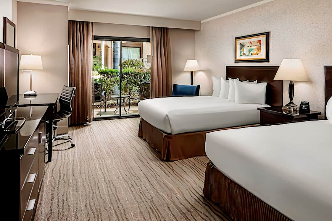 DoubleTree by Hilton Hotel Claremont