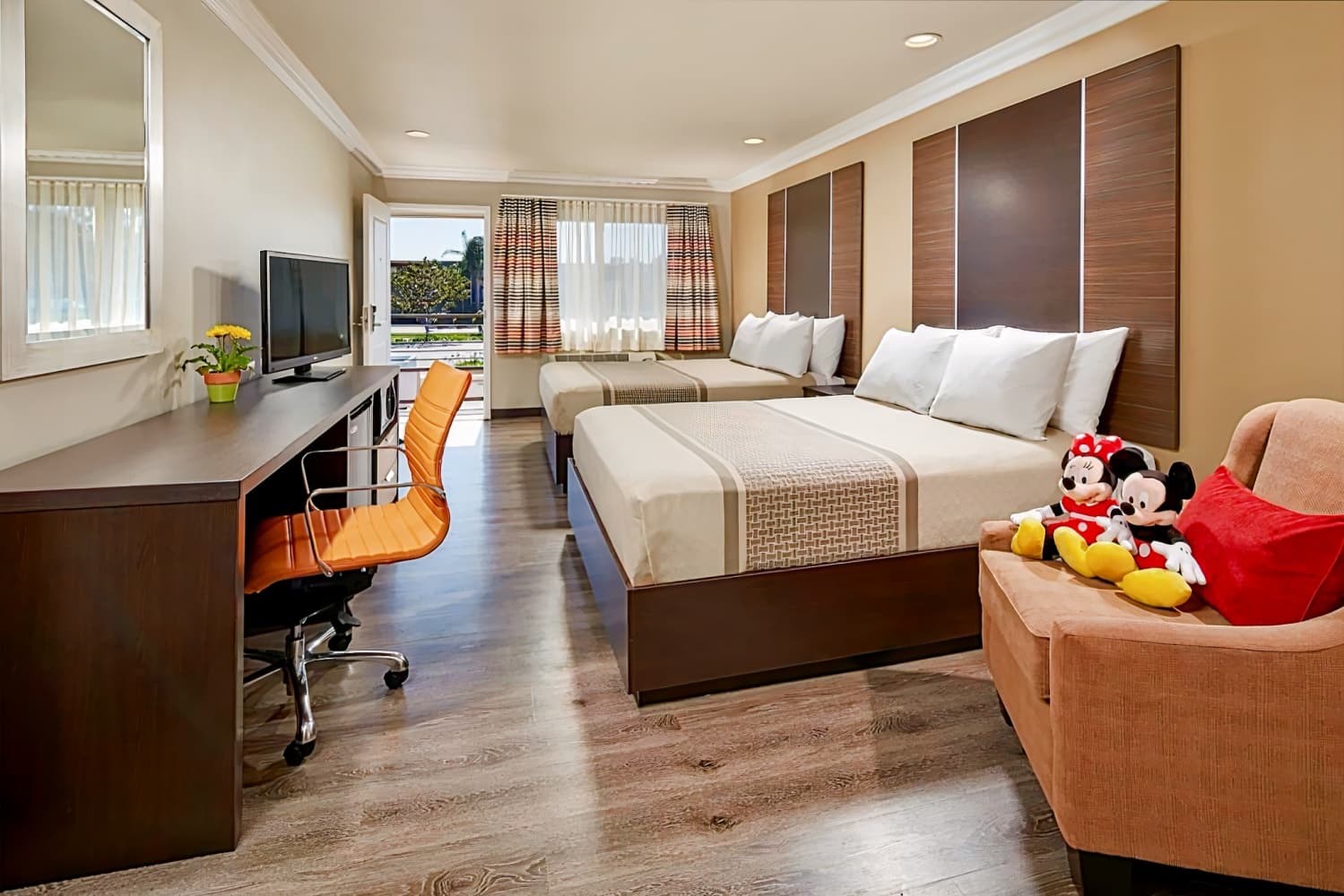 Eden Roc Inn & Suites