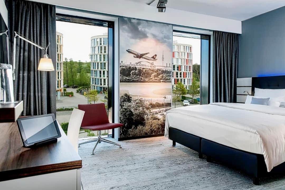 Airport Plaza Hotel