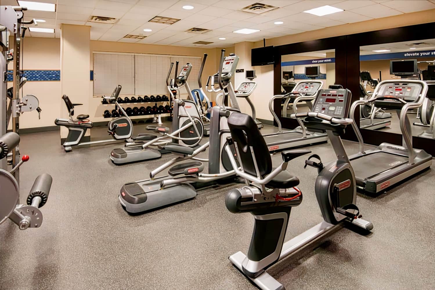 Hampton Inn & Suites Newark-Harrison