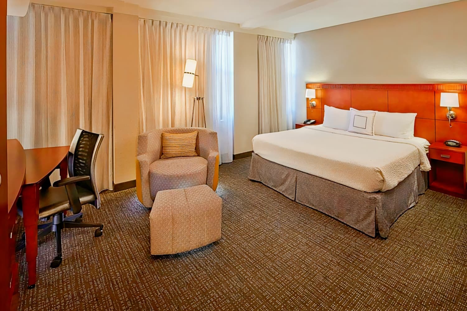 Courtyard by Marriott St. Petersburg Downtown