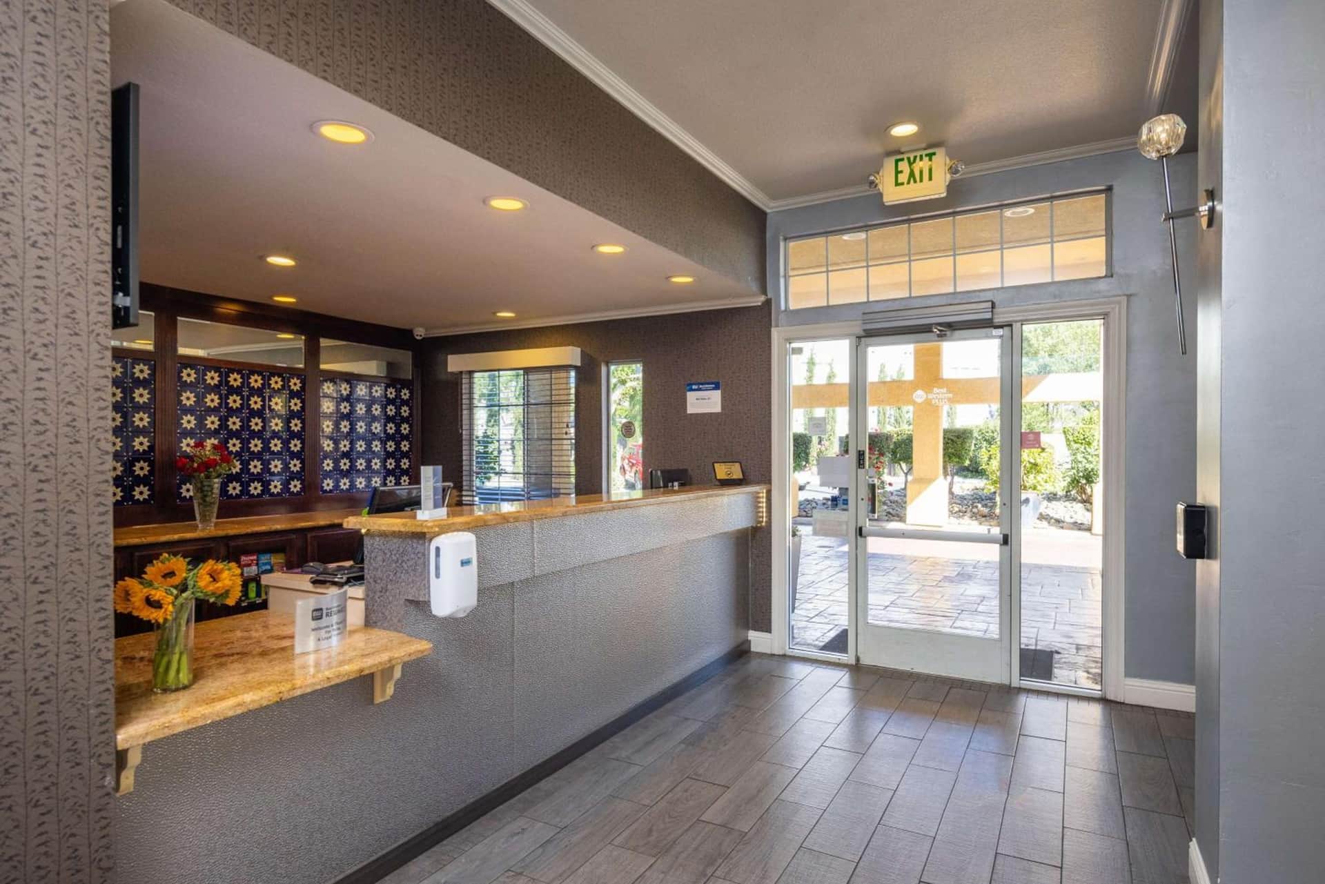 Best Western Plus Dixon Davis