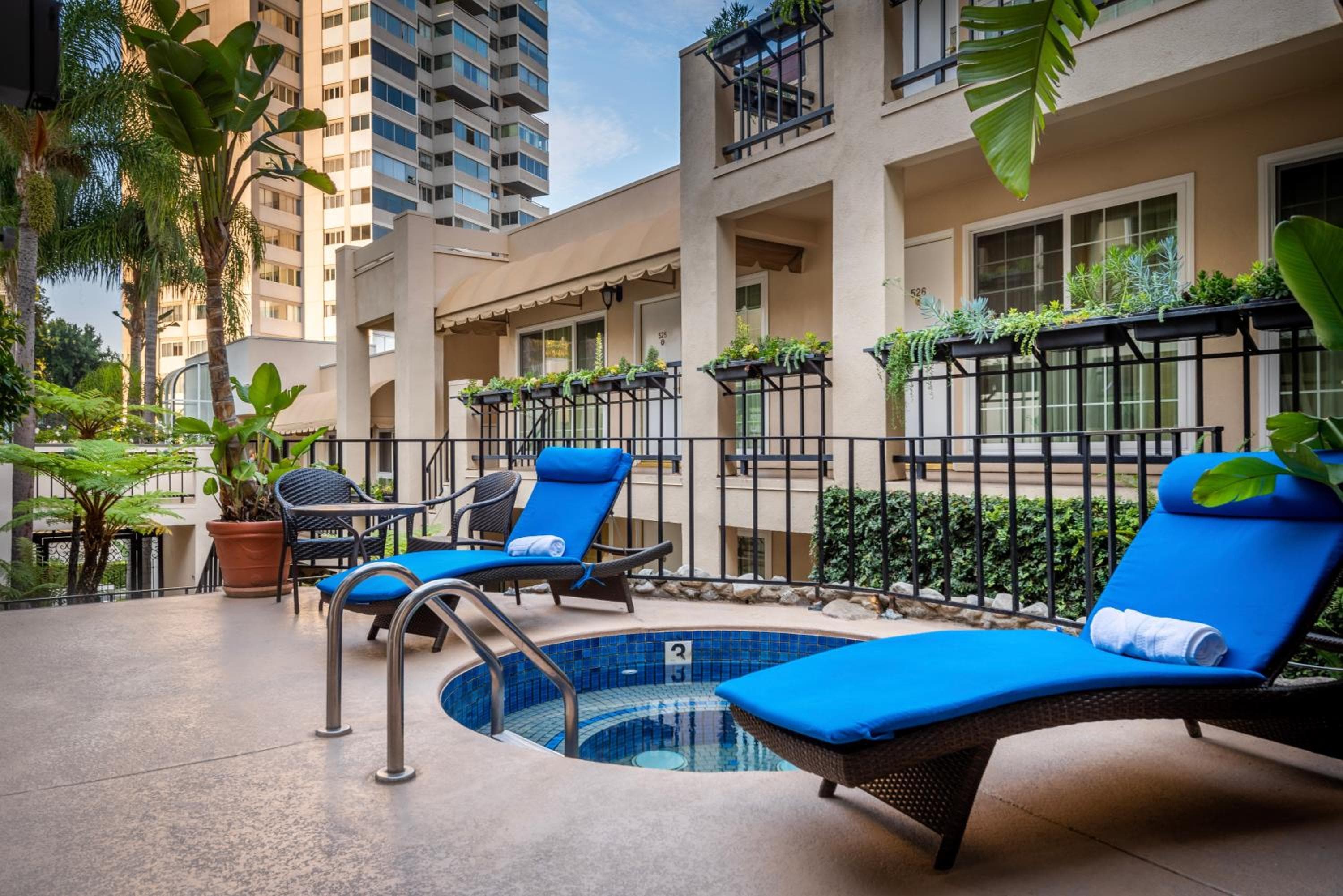 Beverly Hills Plaza Hotel & Spa