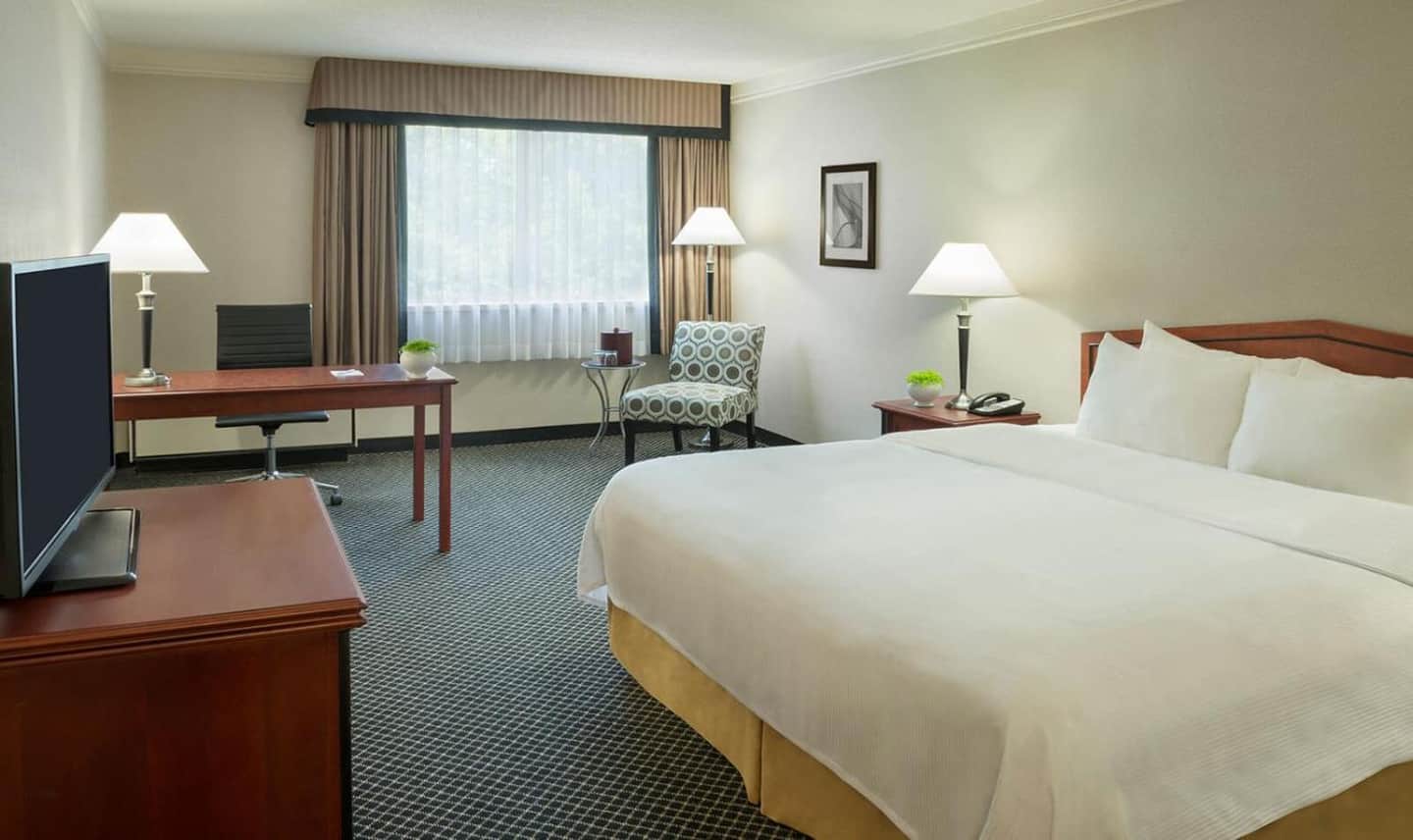 Toronto Don Valley Hotel & Suites
