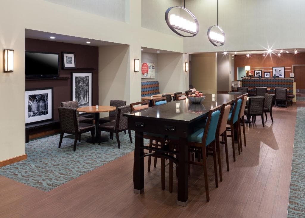 Hampton Inn & Suites St. Louis @ Forest Park