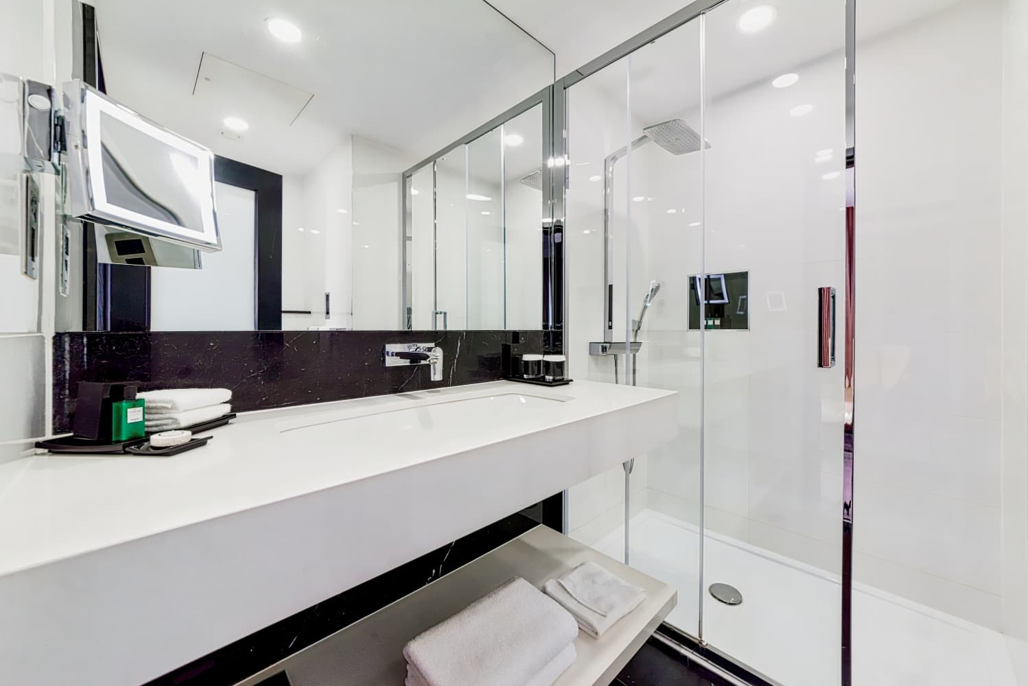 M by Montcalm