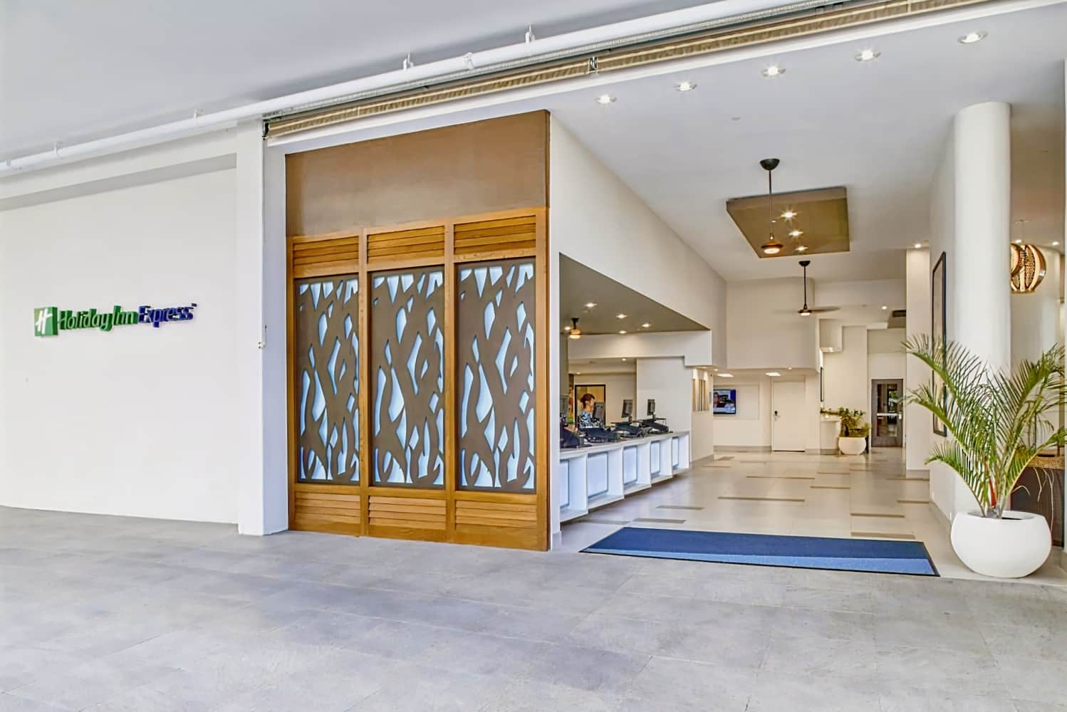 Holiday Inn Express Waikiki, an IHG Hotel