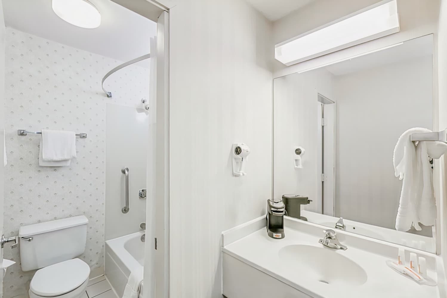 Days Inn by Wyndham Des Moines-West Clive