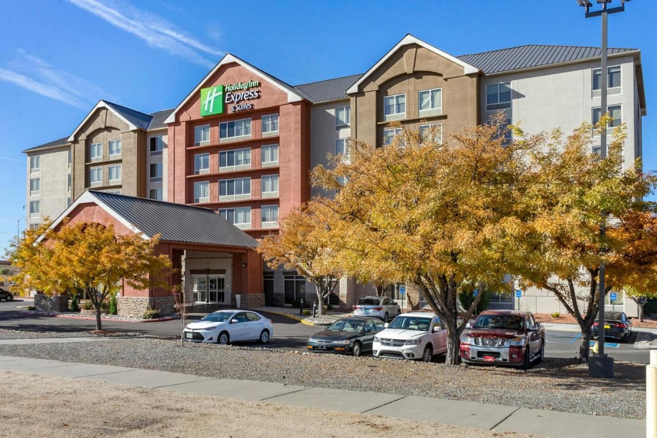 Holiday Inn Express & Suites Albuquerque Midtown