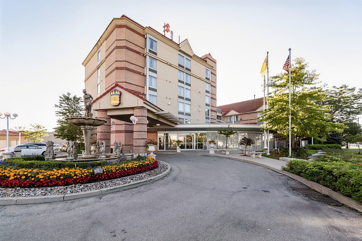 Monte Carlo Inn Airport Suites