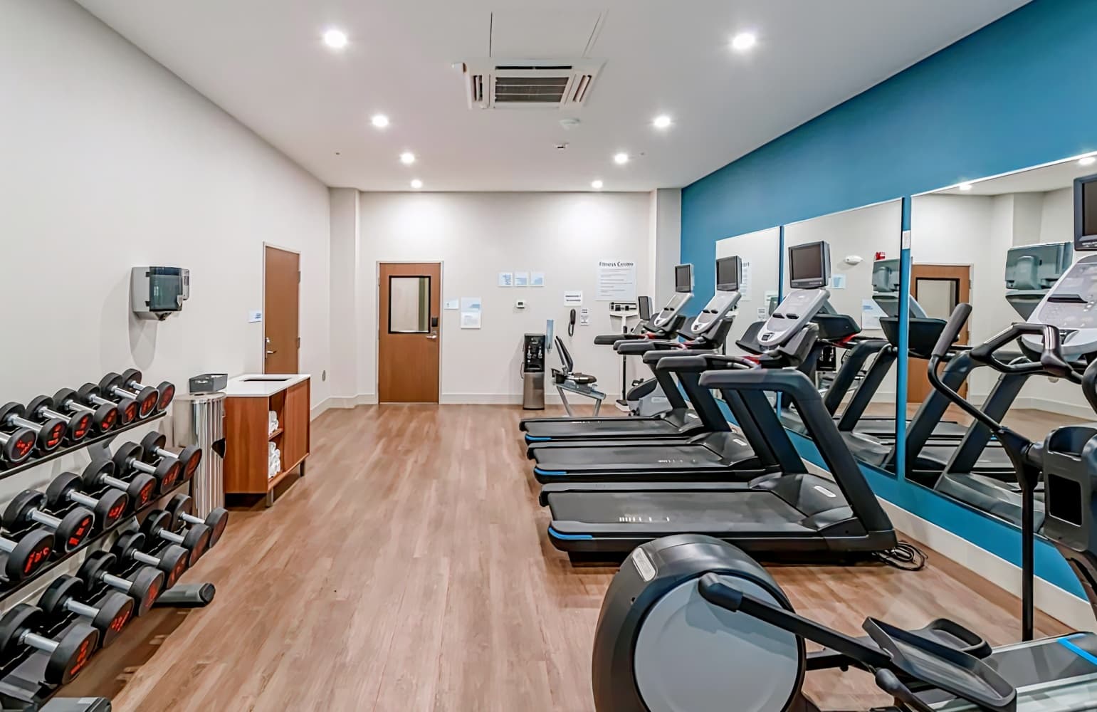 Holiday Inn Express & Suites - Columbus - Worthington