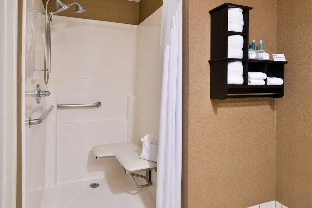 Holiday Inn Express & Suites West Chester by IHG