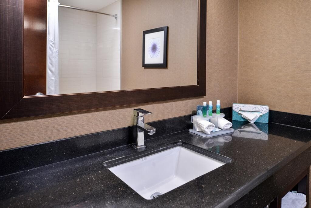 Holiday Inn Express & Suites West Chester by IHG