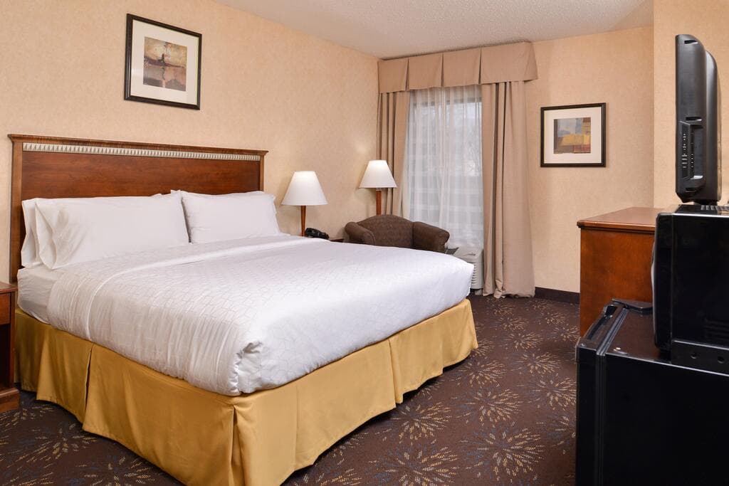 Holiday Inn Express & Suites West Chester by IHG