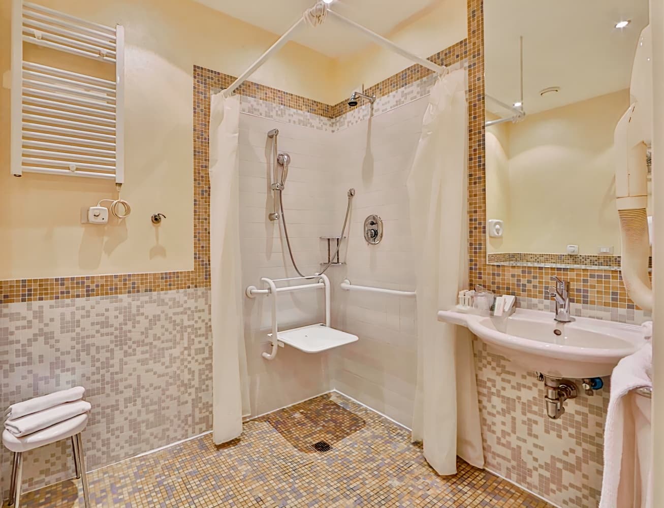 Crowne Plaza Venice East, an IHG Hotel