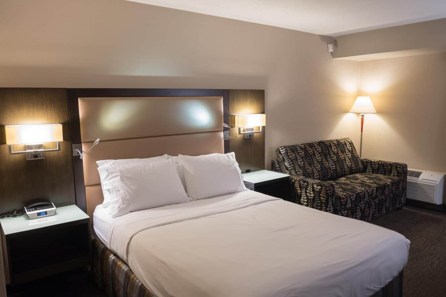 Holiday Inn Vancouver Downtown & Suites, an IHG Hotel
