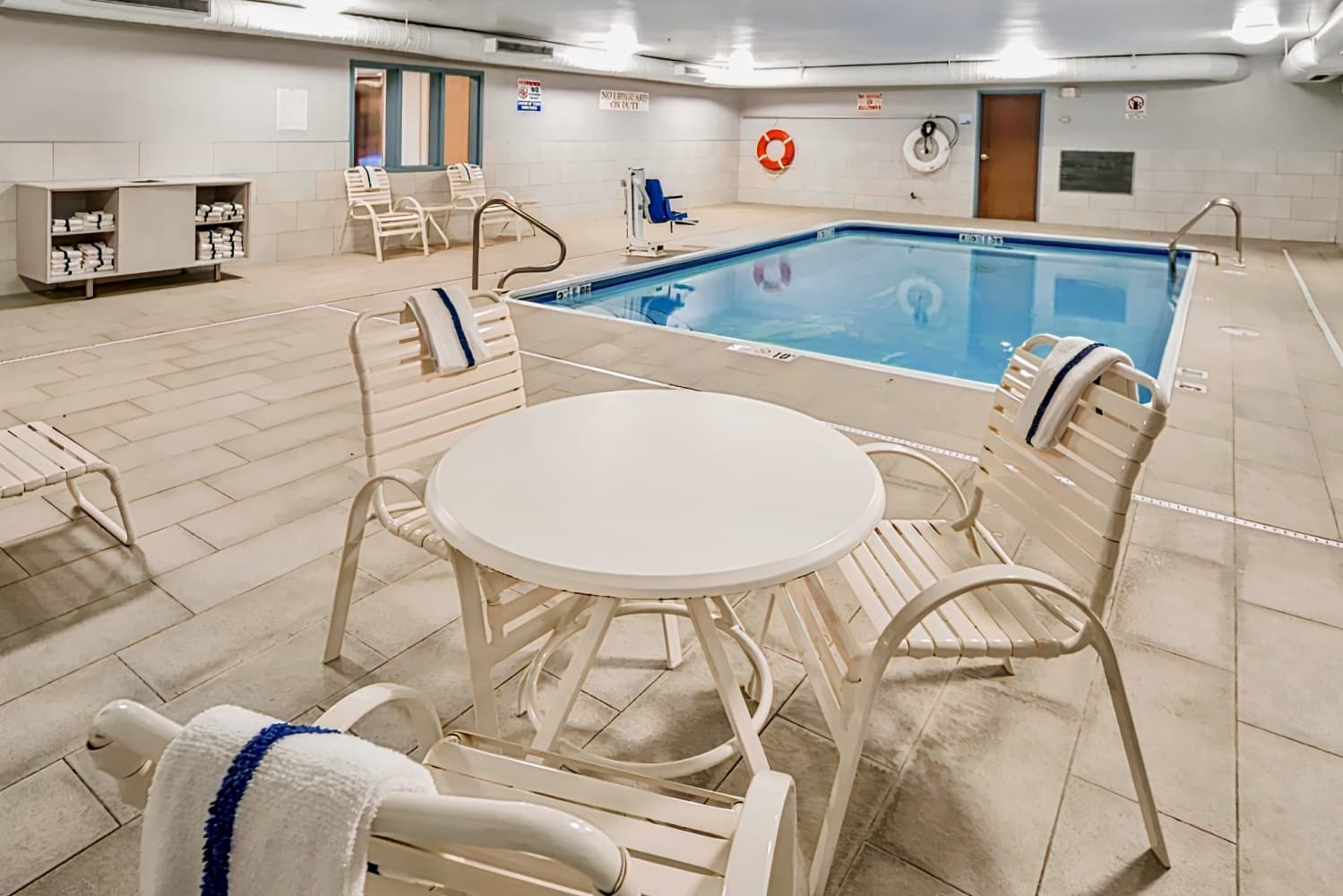 Holiday Inn Express Chicago Northwest-Vernon Hills, an IHG Hotel