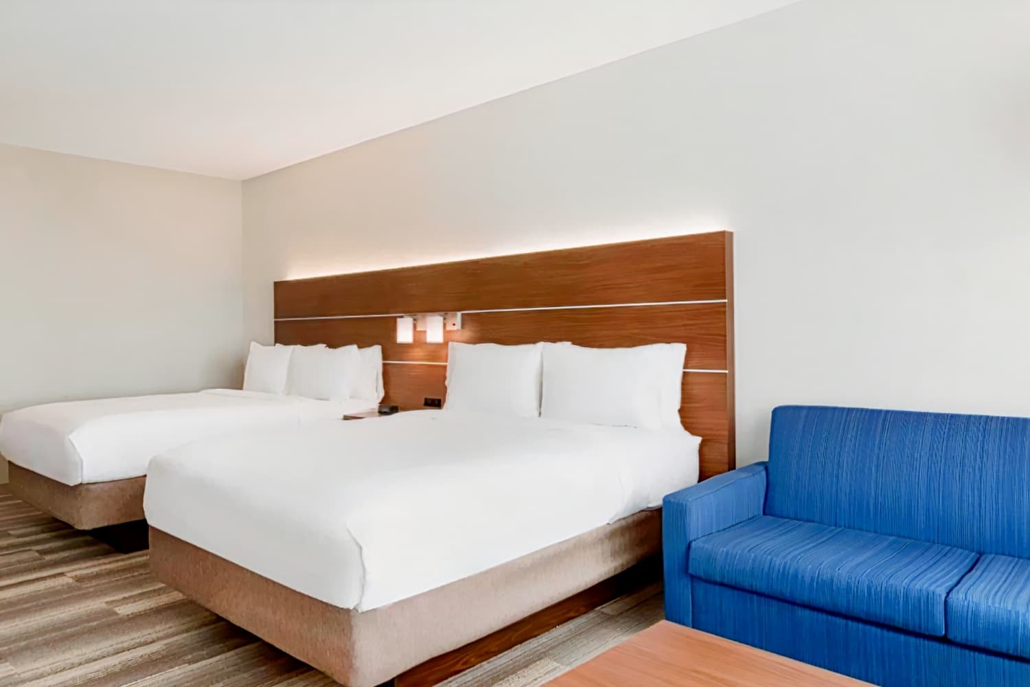 Holiday Inn Express and Suites Cincinnati Redbank