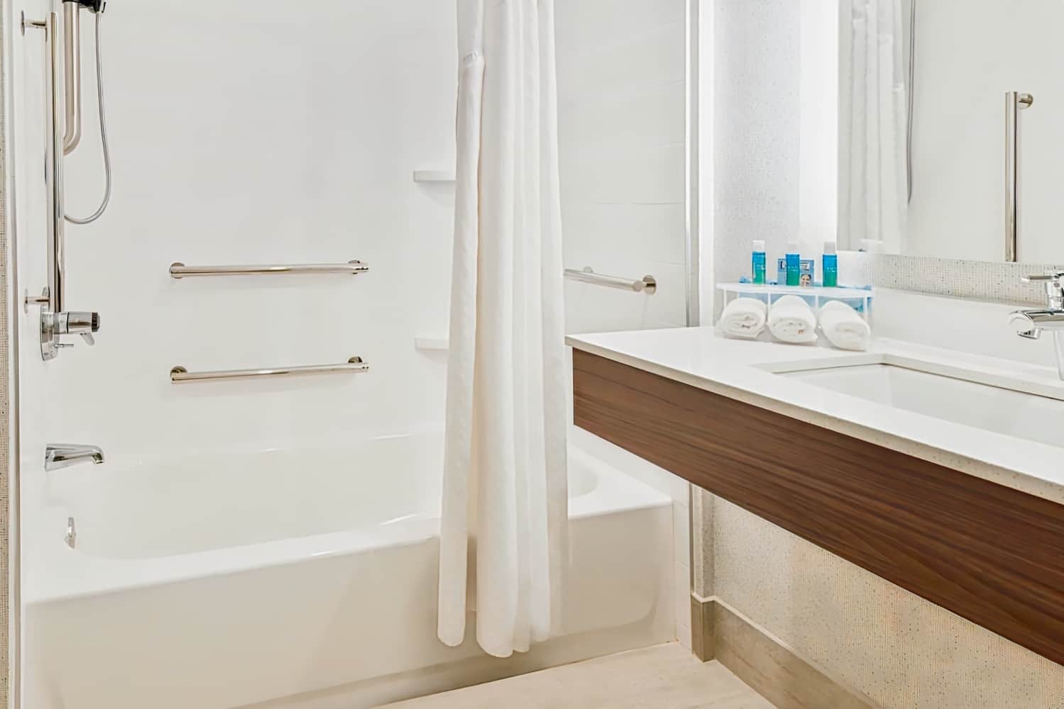 Holiday Inn Express & Suites Bentonville
