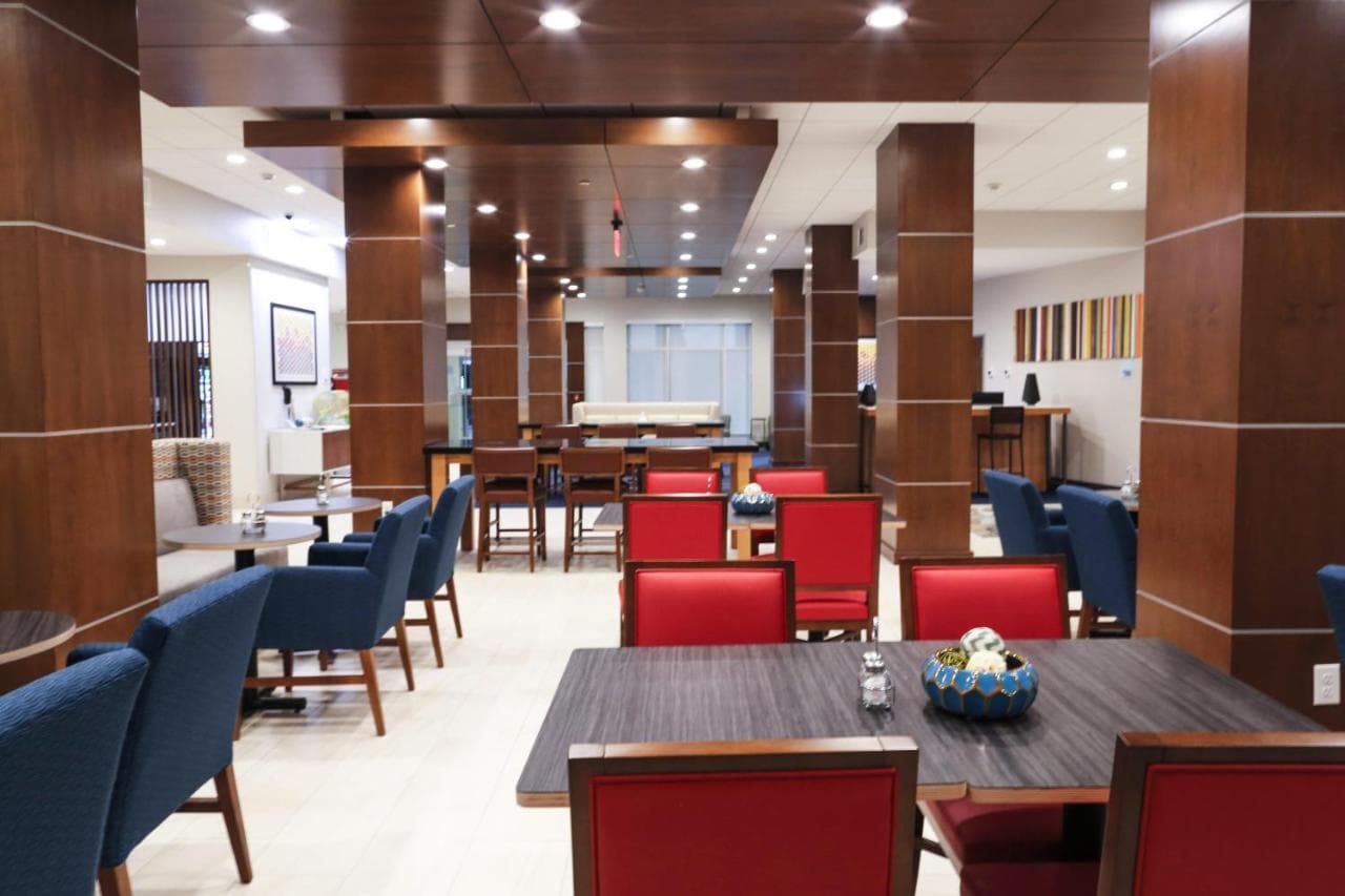 Holiday Inn Express & Suites - Houston IAH - Beltway 8