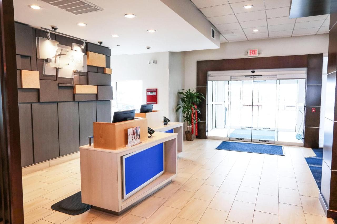 Holiday Inn Express & Suites - Houston IAH - Beltway 8