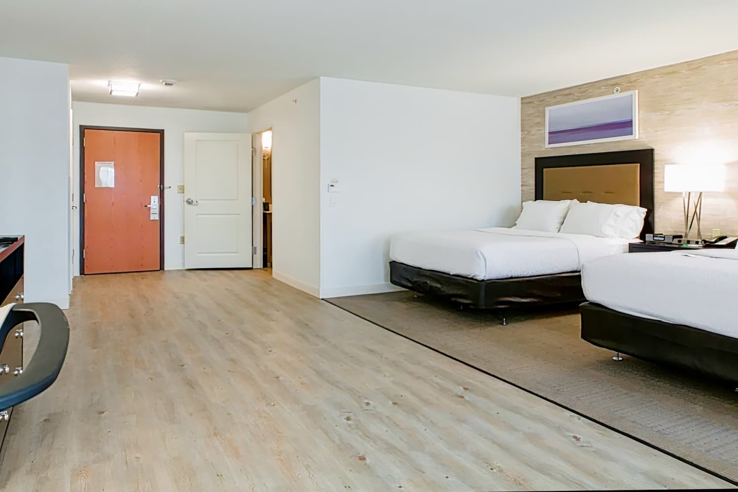 Holiday Inn & Suites Bloomington-Airport